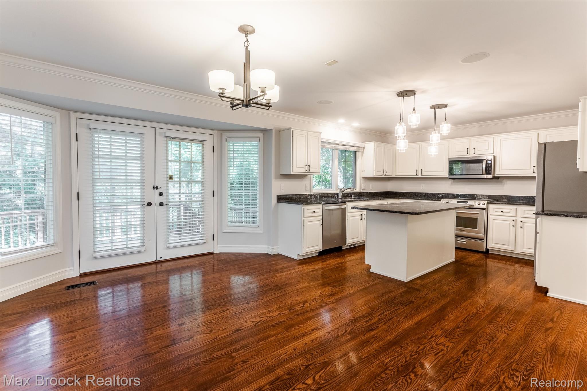 3487 Warwick Drive Rochester, MI 48309 - Photo 6 of 36 Gallery Image 6
