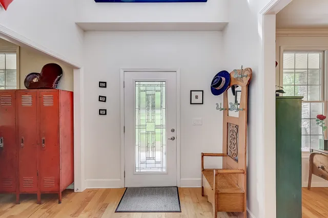 a view of a hallway with windows and closet
