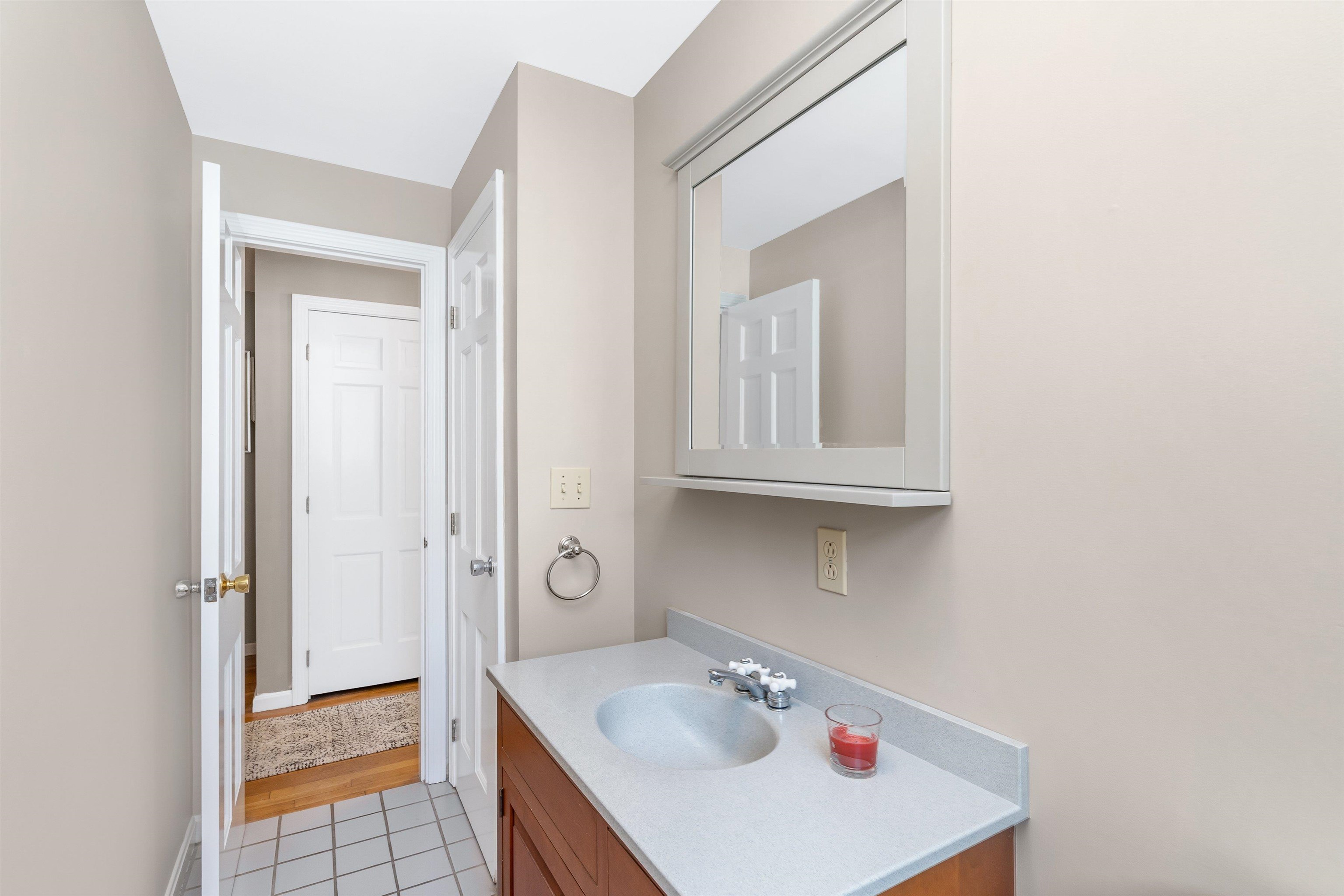 321 North Gate Road Manchester, NH 03104 - Photo 3 of 29 Gallery Image 3