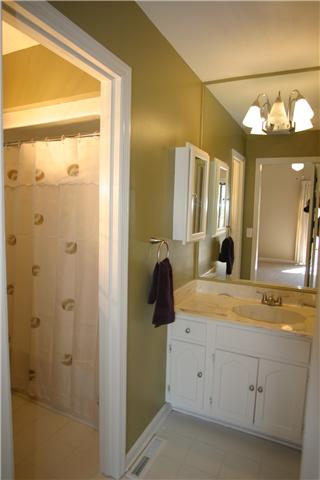 7309 Cavalier Road Nashville, TN 37221 - Photo 14 of 20 Master Bedroom Full Bath