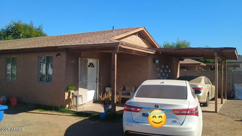 1748 West Sherman Street Phoenix, AZ 85007 - Photo 6 of 15 a front view of a house with fountain