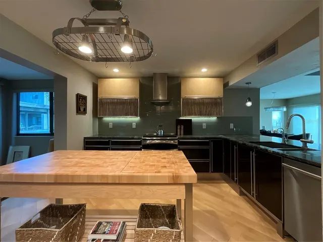 $6,800 | 1323 Landings Drive, Unit 12, Sarasota, FL 34231