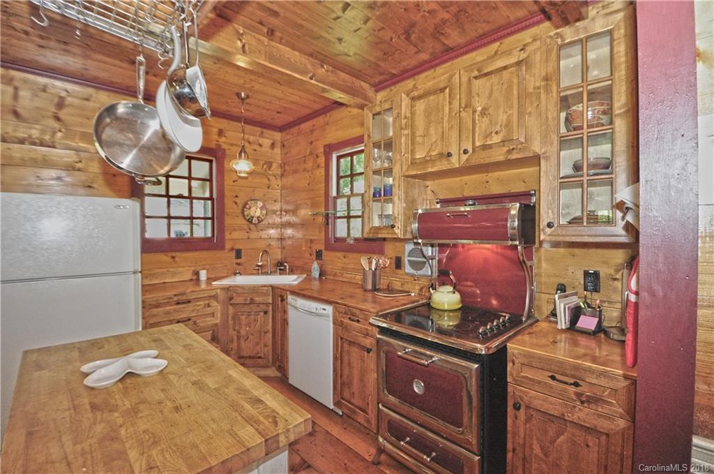 3217 Baltimore Branch Road Hot Springs, NC 28743 - Photo 10 of 37 Gallery Image 10