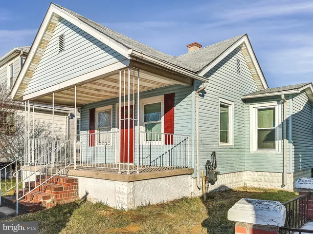 $1,700 | 211 Main Street, Dundalk, MD 21222
