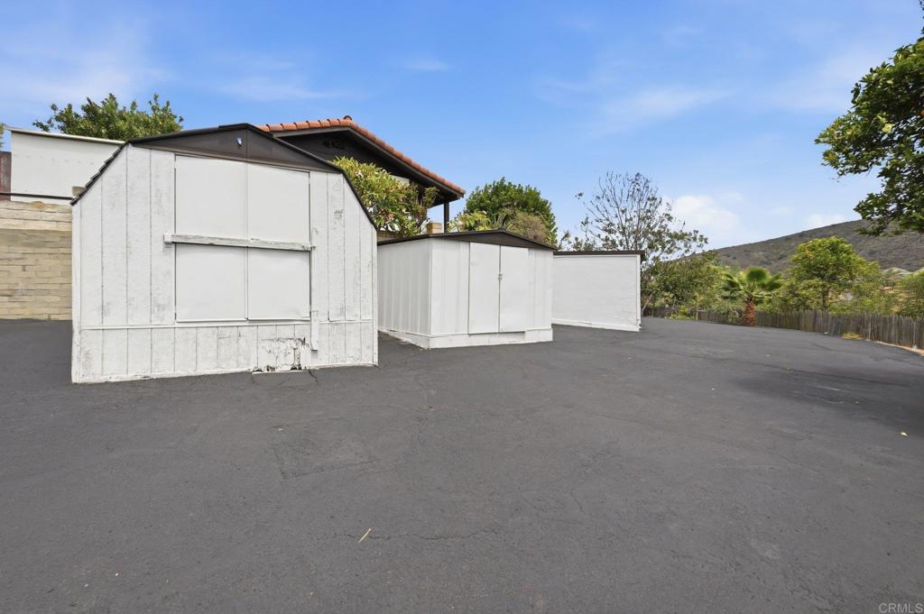 1765 Robinhood Road Vista, CA 92084 - Photo 33 of 58