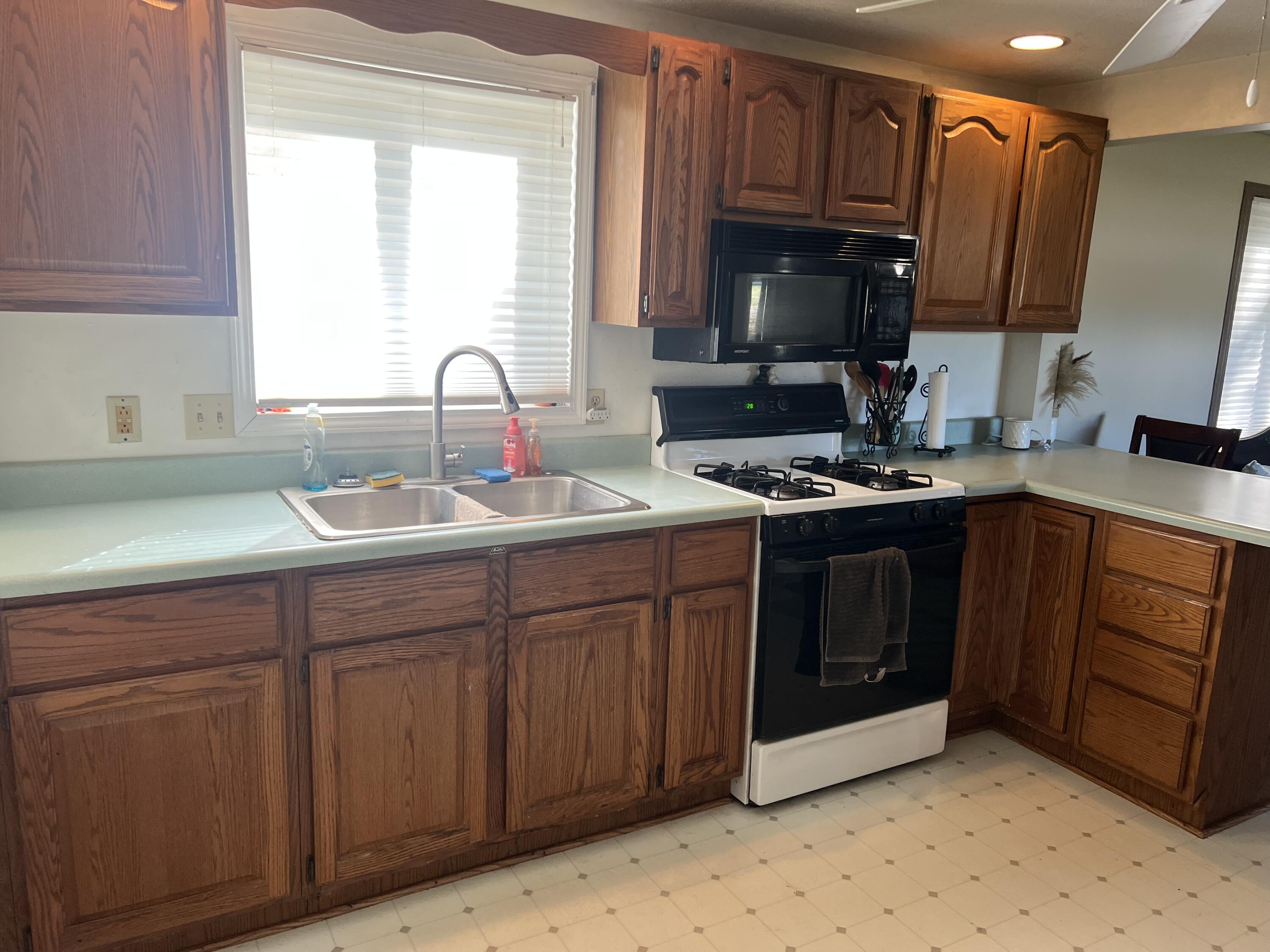 131 East Chicago Road Coldwater, MI 49036 - Photo 6 of 23 IMG_5289