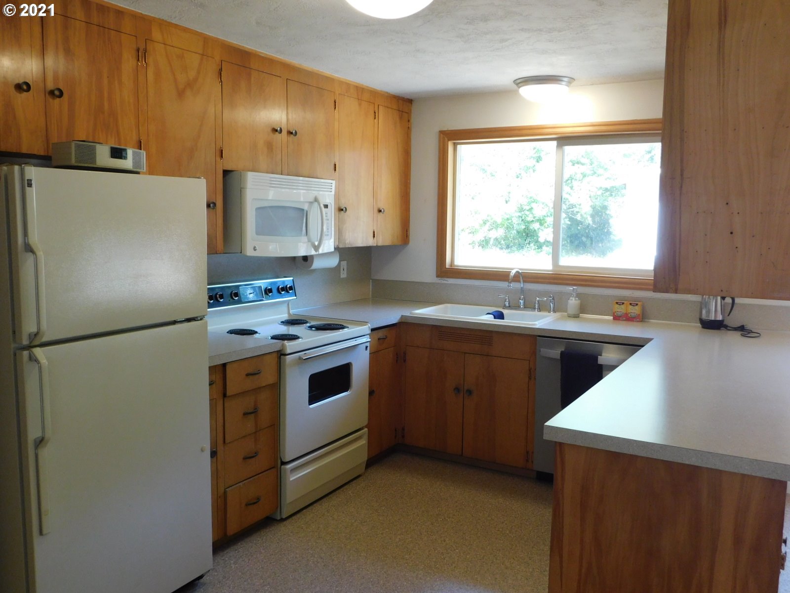 21652 Vaughn Road Veneta, OR 97487 - Photo 17 of 32 Gallery Image 17