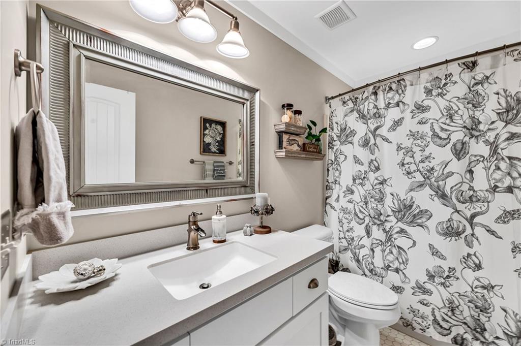 2242 Renaissance Lane High Point, NC 27262 - Photo 25 of 35 Gallery Image 25