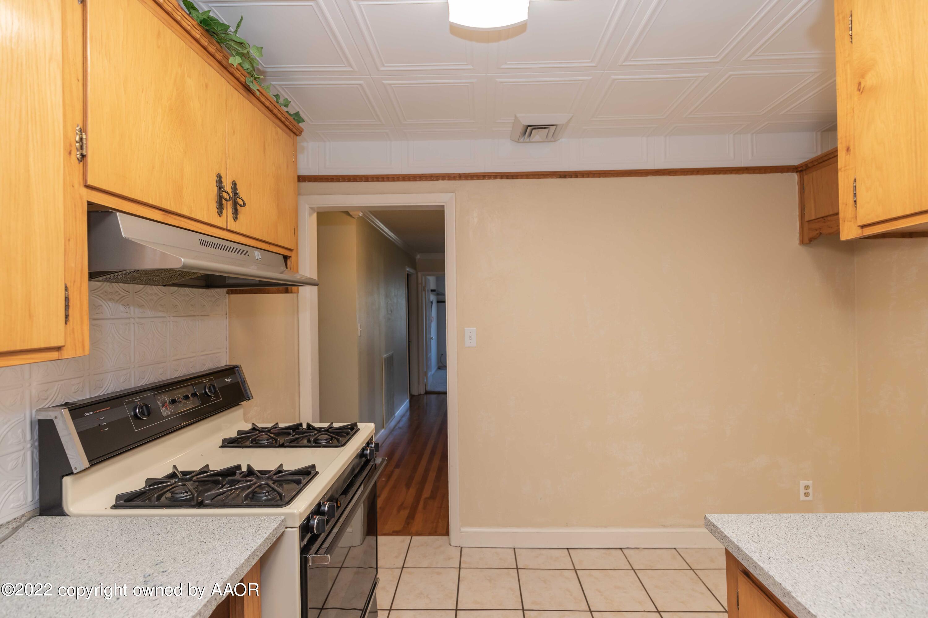 1302 Potter Street Borger, TX 79007 - Photo 20 of 53 a kitchen with a stove and a refrigerator