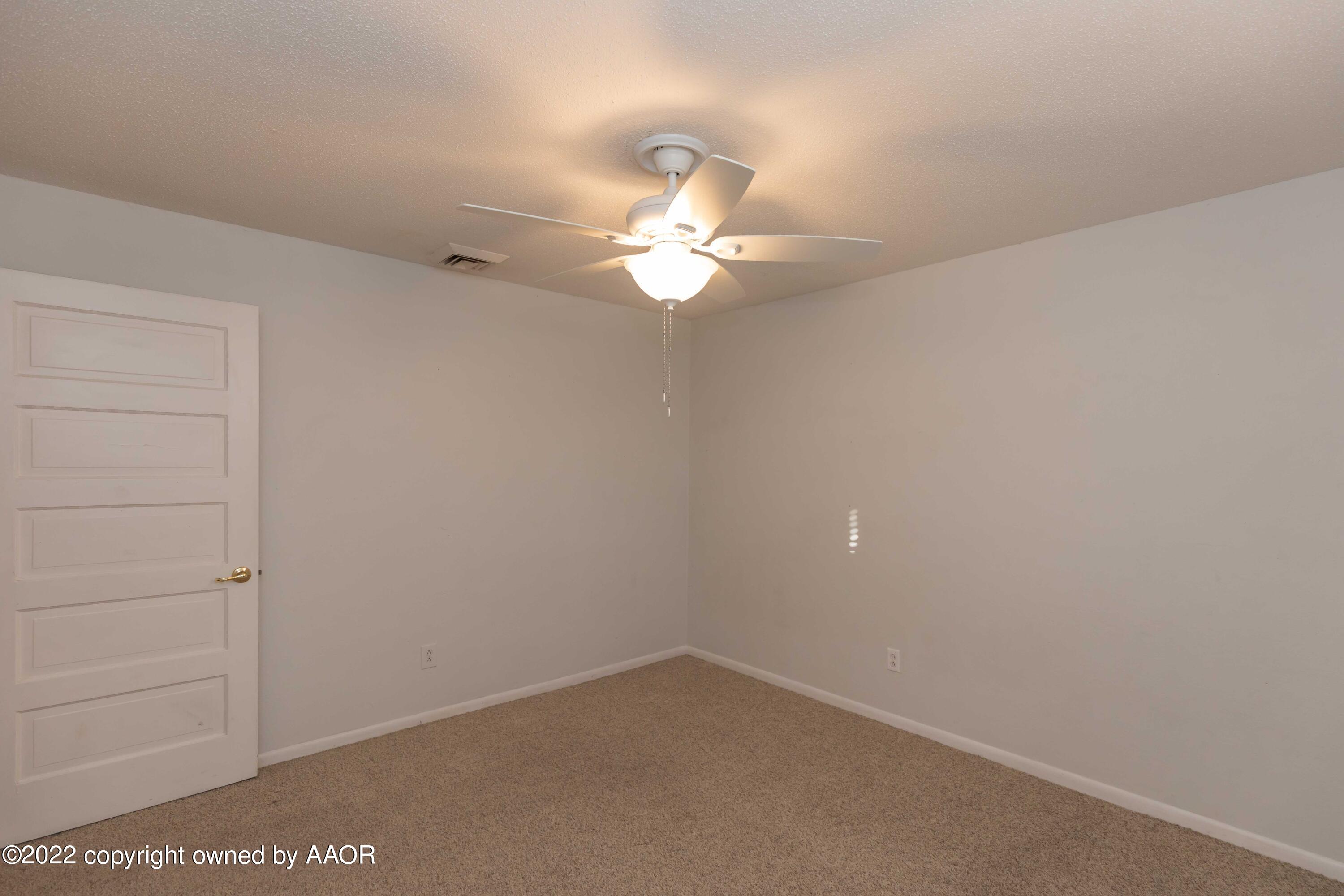 1302 Potter Street Borger, TX 79007 - Photo 29 of 53 a window in an empty room