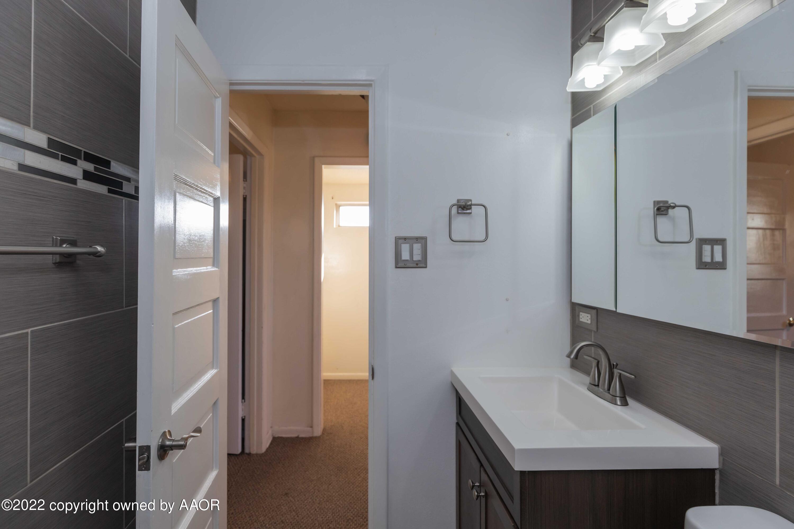 1302 Potter Street Borger, TX 79007 - Photo 31 of 53 a bathroom with a sink and a mirror