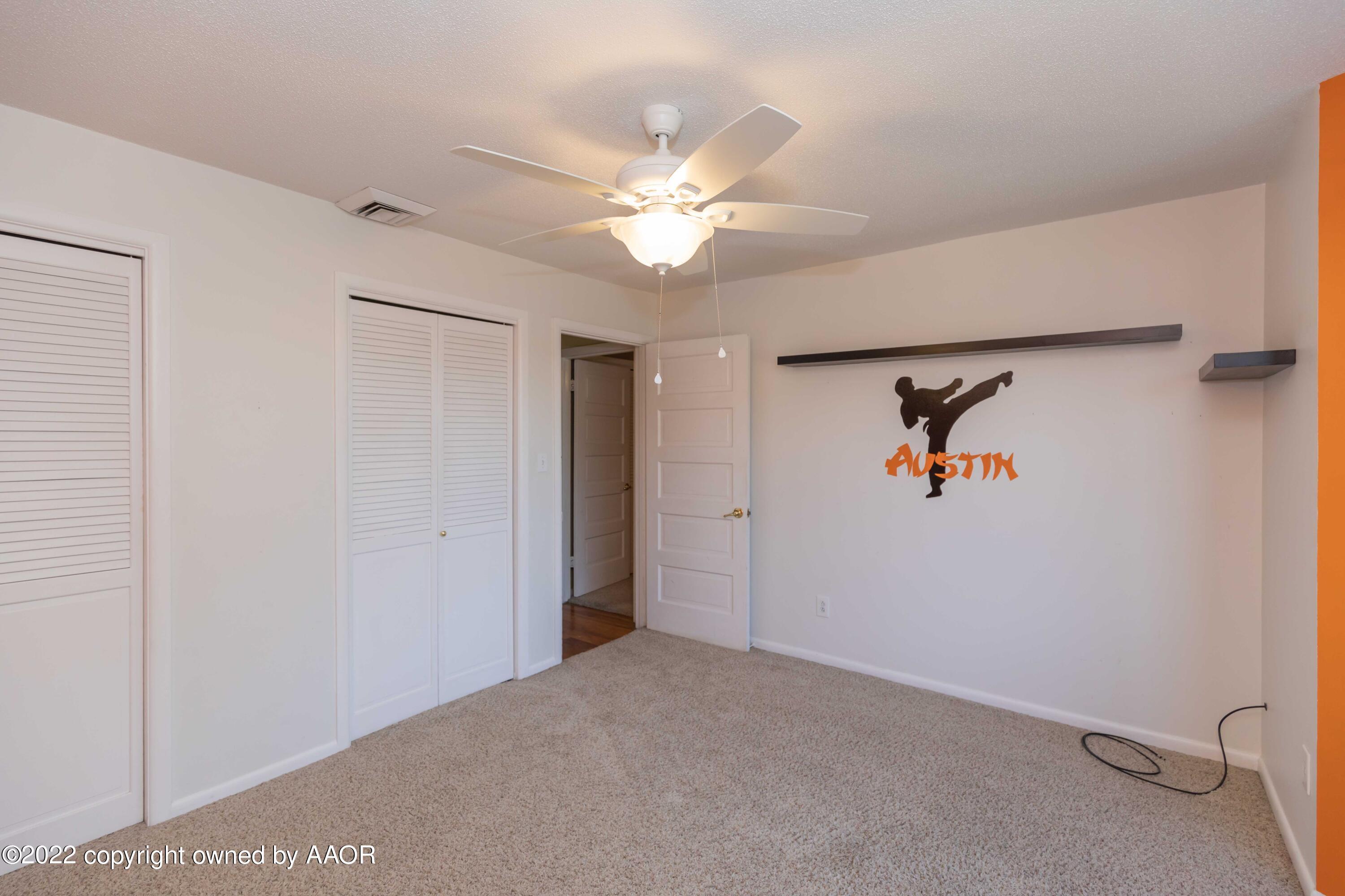 1302 Potter Street Borger, TX 79007 - Photo 35 of 53 a view of a livingroom with a ceiling fan