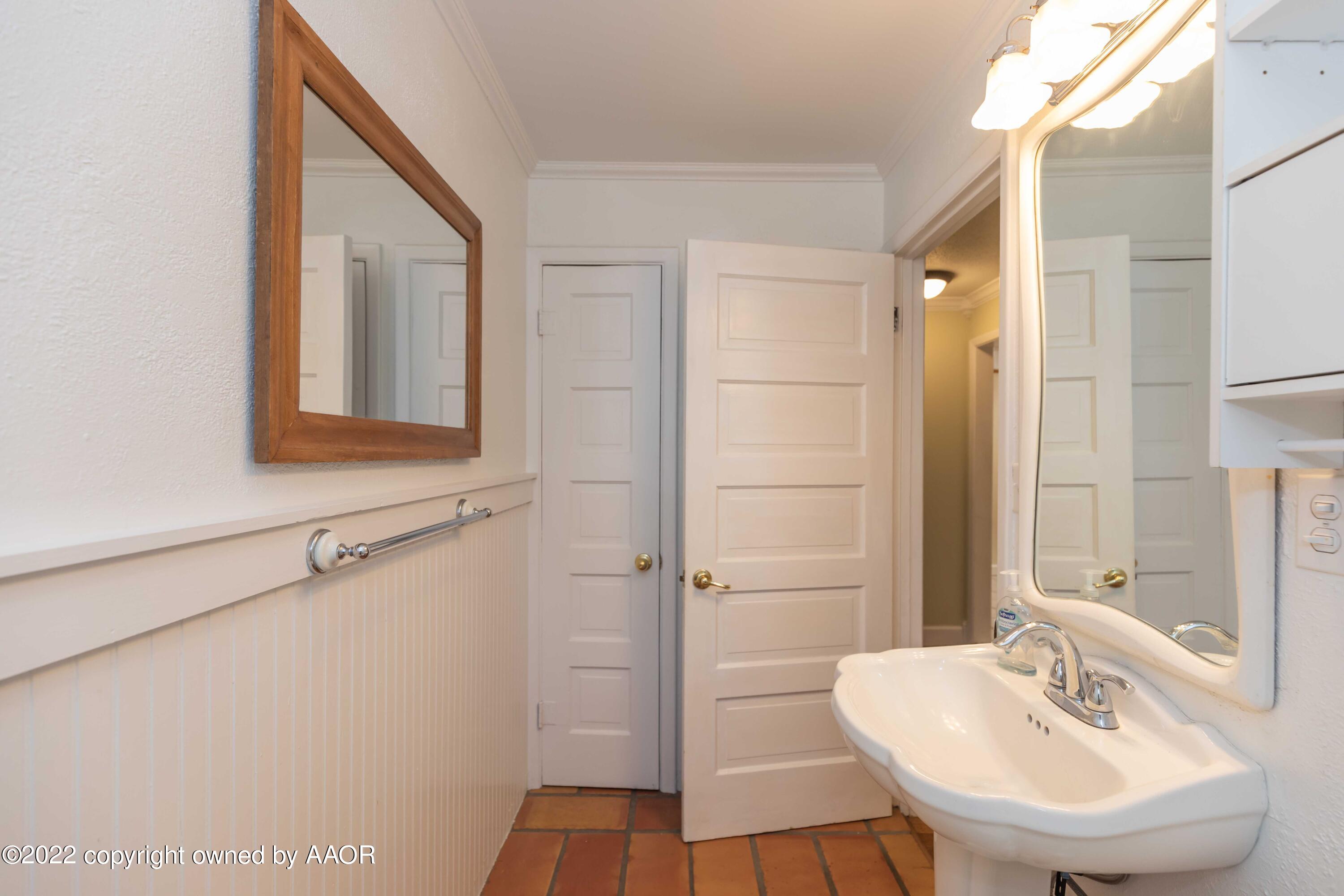 1302 Potter Street Borger, TX 79007 - Photo 38 of 53 a bathroom with a sink and a mirror