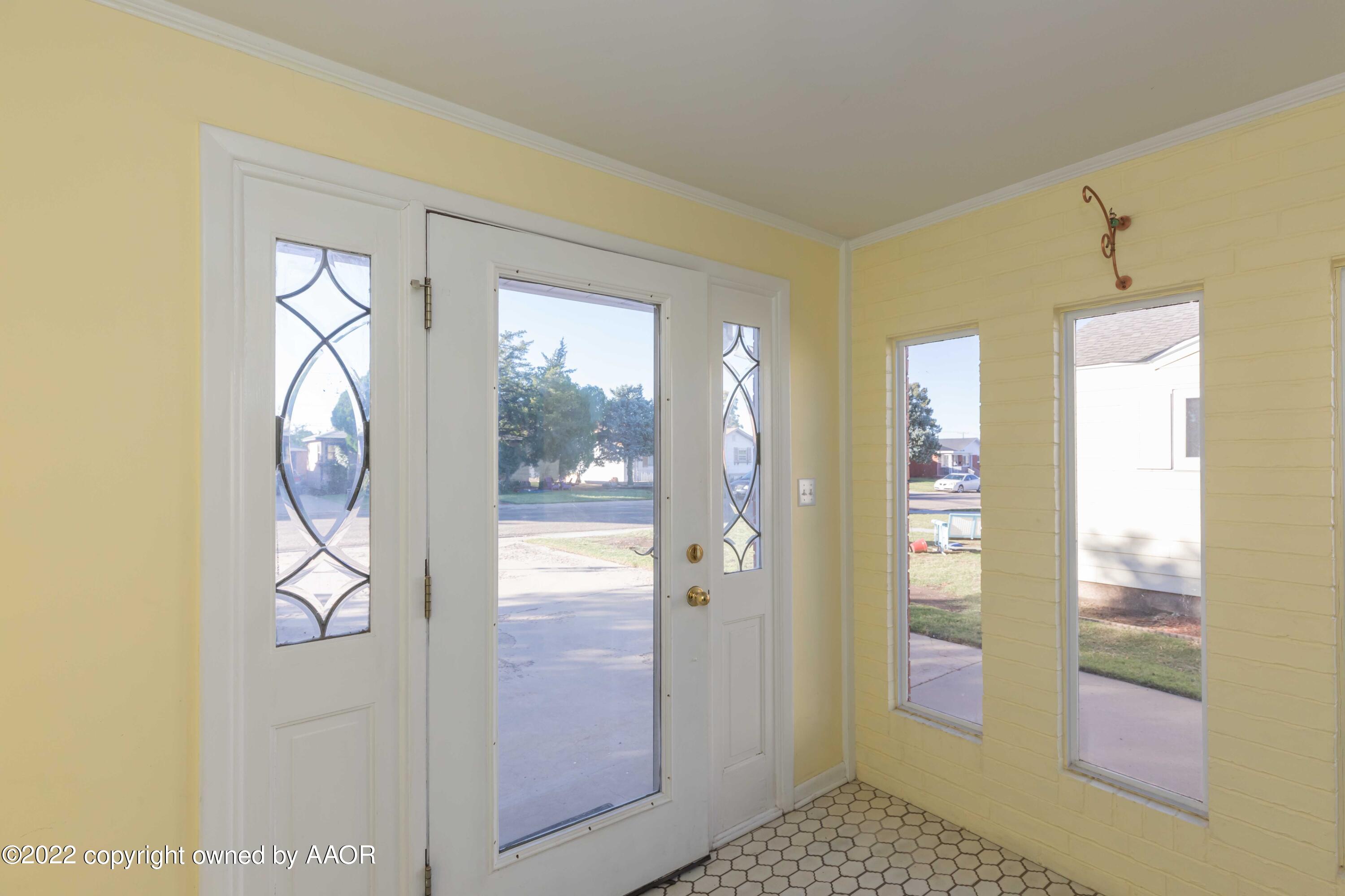 1302 Potter Street Borger, TX 79007 - Photo 5 of 53 a view of hallway with natural light