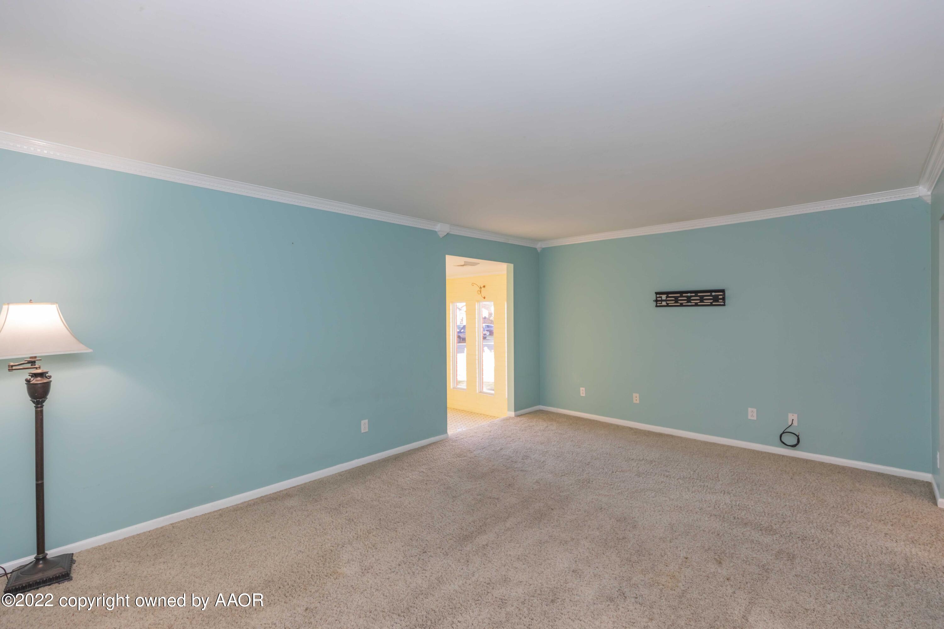 1302 Potter Street Borger, TX 79007 - Photo 8 of 53 LIVING ROOM VIEW 3