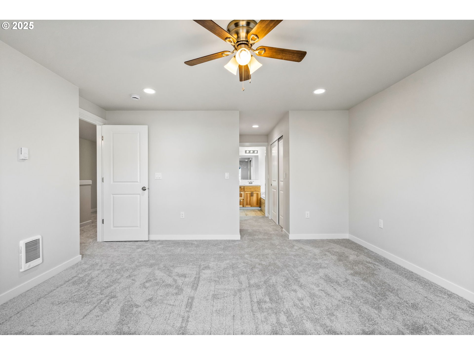 3619 Green River Road Sweet Home, OR 97386 - Photo 11 of 38 a view of an empty room