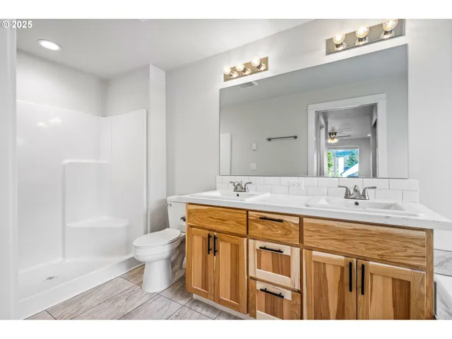 $355,000 | 3619 Green River Road, Sweet Home, OR 97386