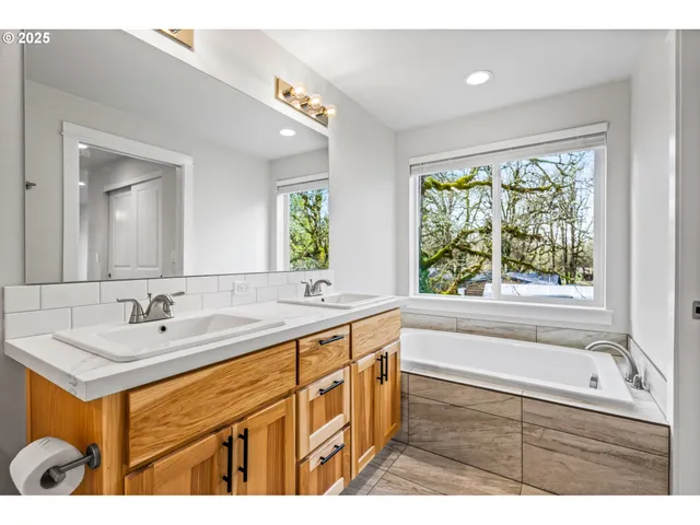 $355,000 | 3619 Green River Road, Sweet Home, OR 97386