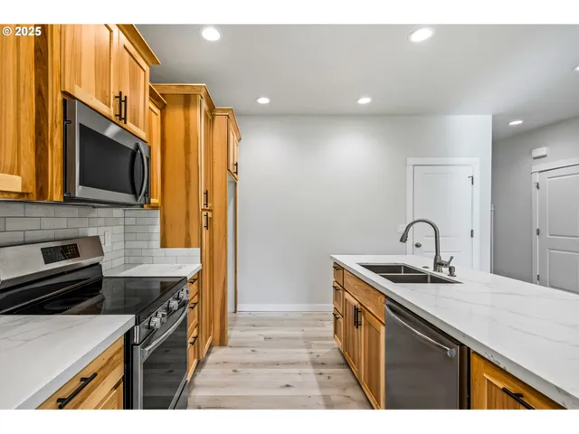 $355,000 | 3619 Green River Road, Sweet Home, OR 97386