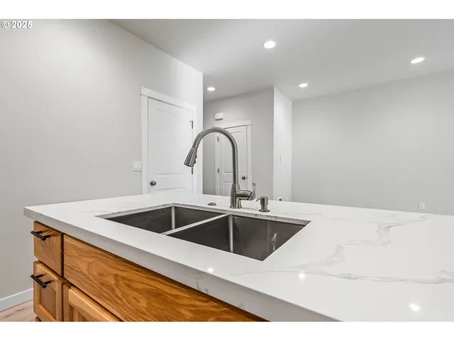 $355,000 | 3619 Green River Road, Sweet Home, OR 97386