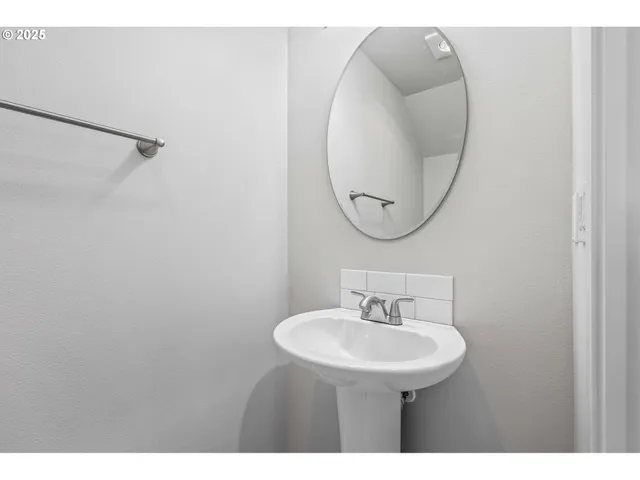 $355,000 | 3619 Green River Road, Sweet Home, OR 97386