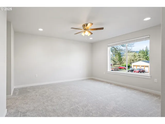 $355,000 | 3619 Green River Road, Sweet Home, OR 97386