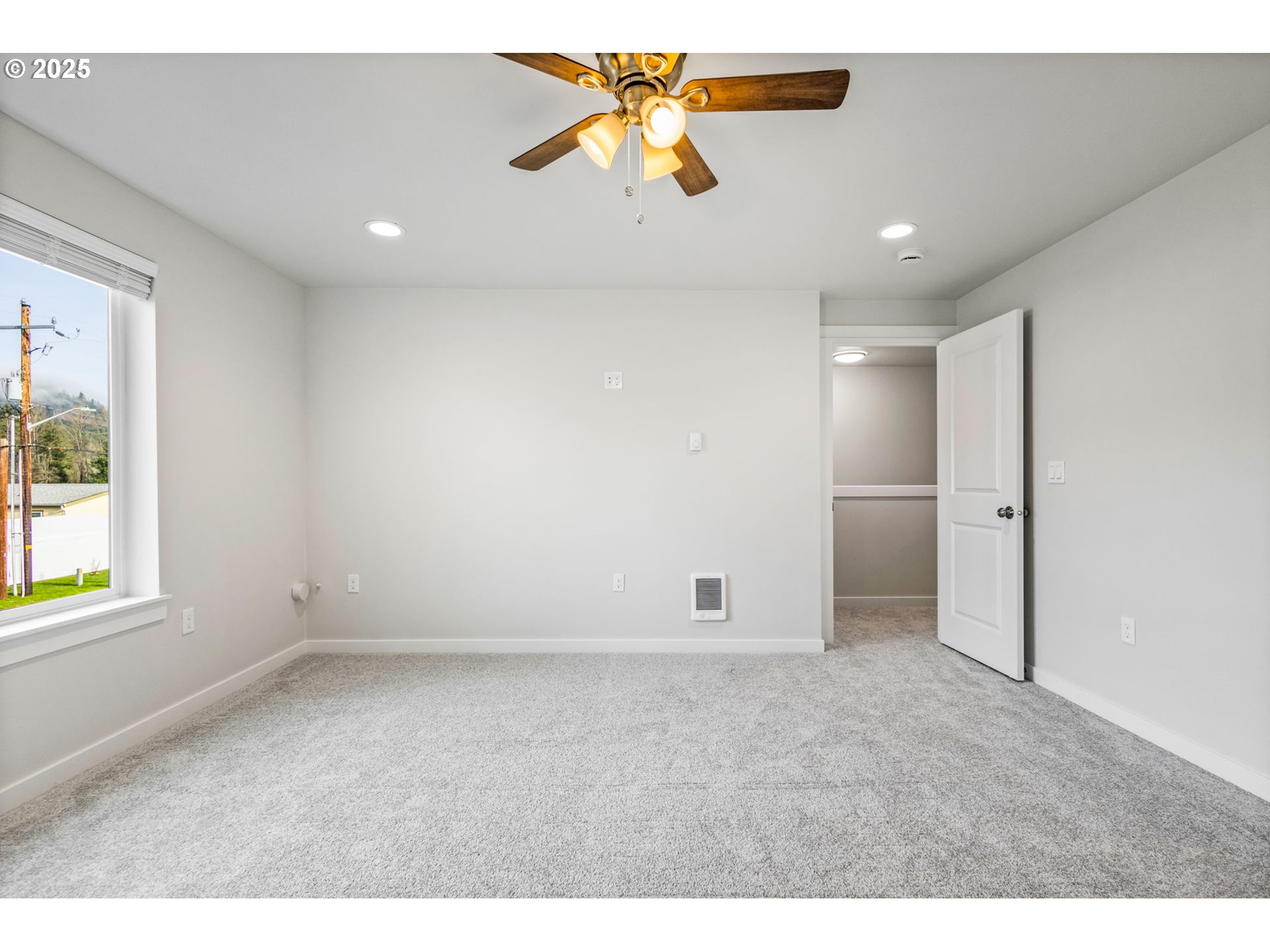 3619 Green River Road Sweet Home, OR 97386 - Photo 10 of 38 a view of an empty room