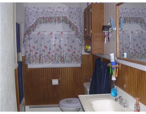 110 Strawberry Field Road Warwick, RI 02886 - Photo 11 of 12 Bathroom.