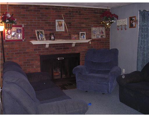 110 Strawberry Field Road Warwick, RI 02886 - Photo 6 of 12 Living Room.