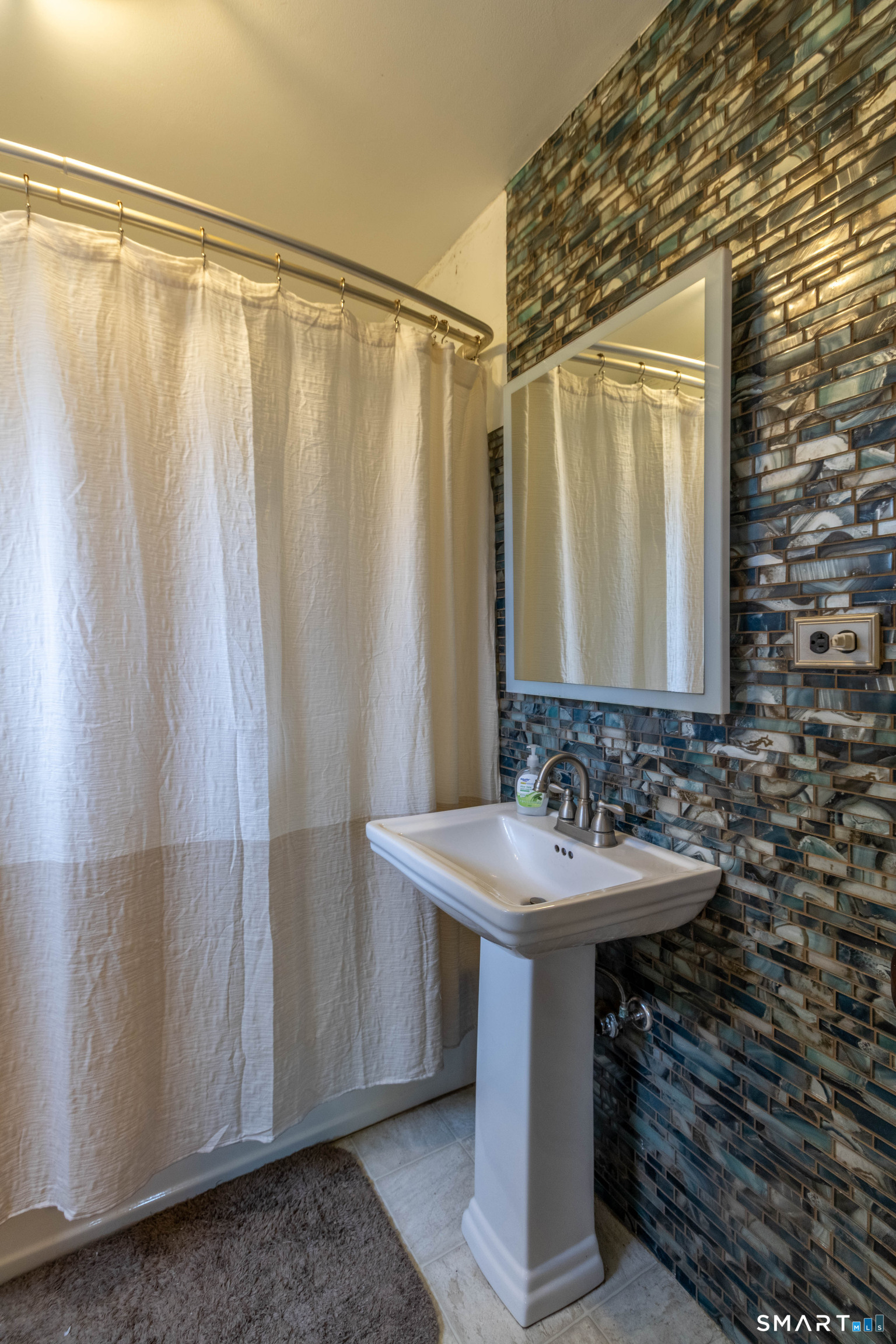 40 Sanitarium Road Windham, CT 06226 - Photo 21 of 33 a bathroom with a sink and mirror
