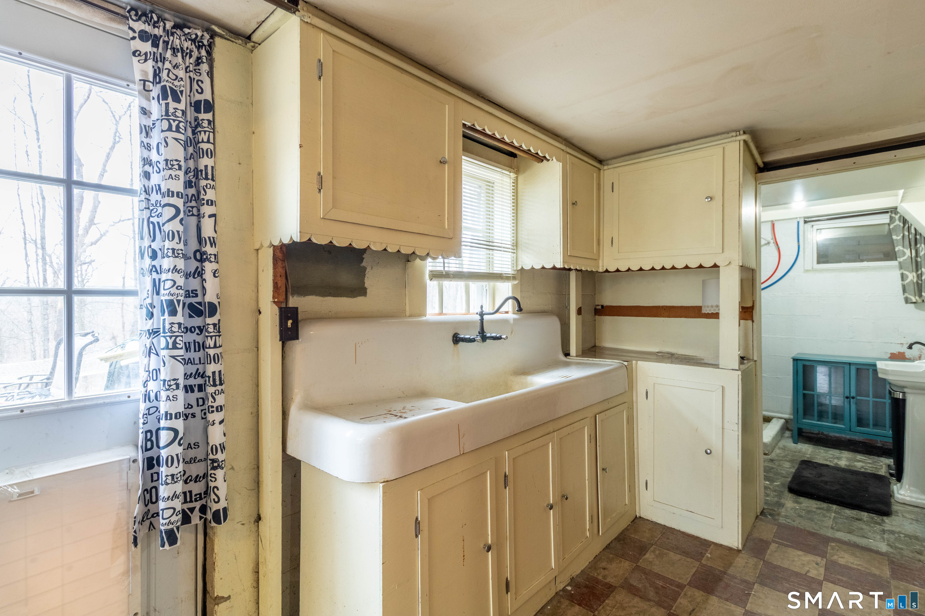 40 Sanitarium Road Windham, CT 06226 - Photo 32 of 33 a kitchen with a sink stove and refrigerator