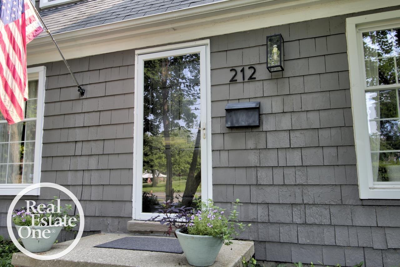 212 Moross Road Grosse Pointe Farms, MI 48236 - Photo 3 of 47