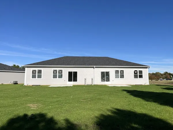 $279,900 | 516 Cobblestone Circle, Harvard, IL 60033