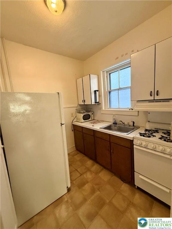 326 West Broad Street, Unit 1 Bethlehem, PA 18018 - Photo 3 of 9 a kitchen with a sink a stove and refrigerator