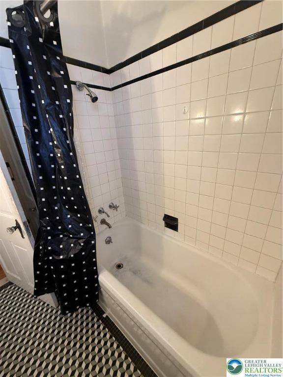 326 West Broad Street, Unit 1 Bethlehem, PA 18018 - Photo 7 of 9 a bathroom with a bathtub