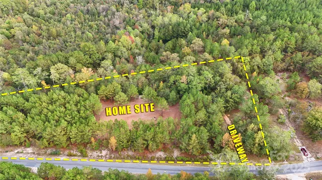 a sign of golf club on a wall