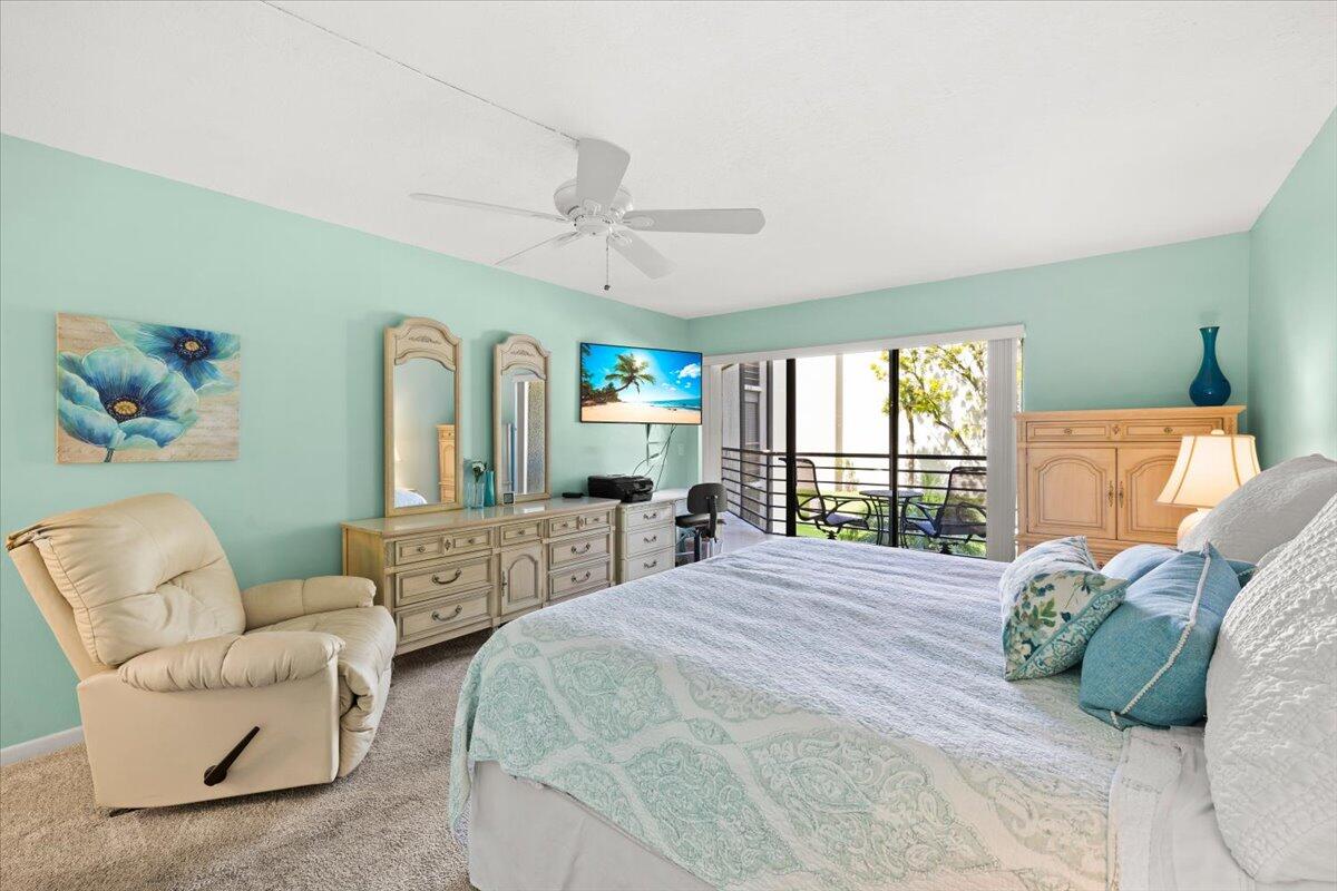 5851 Camino Del Sol, Unit 203 Boca Raton, FL 33433 - Photo 15 of 33 PRIMARY BEDROOM-KING SIZE BED
