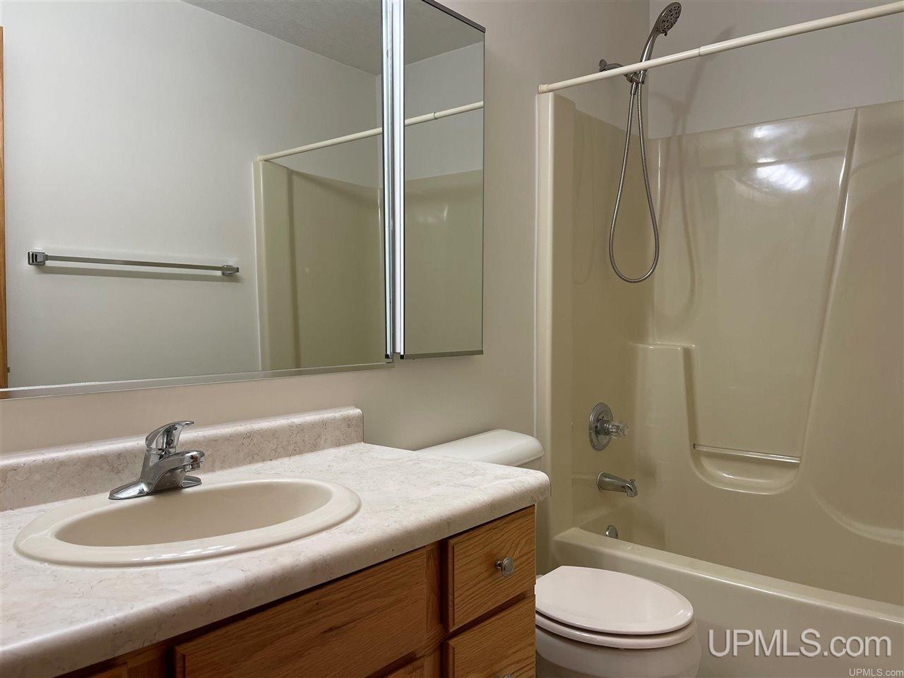 36 Tipperary Road Gladstone, MI 49837 - Photo 11 of 39 Gallery Image 11