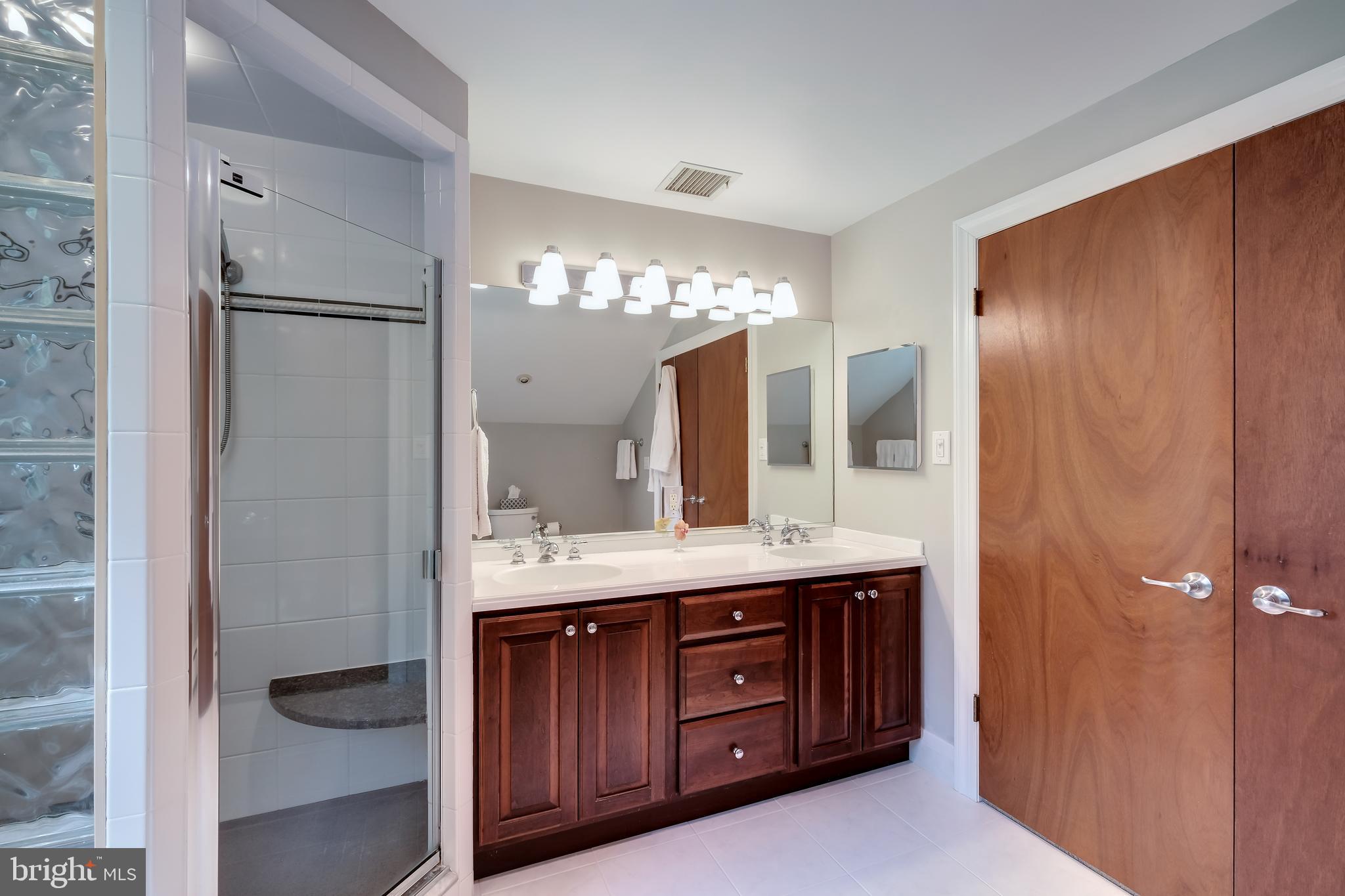 800 Chauncey Road Penn Valley, PA 19072 - Photo 19 of 35 Six Piece Bath Master Bath