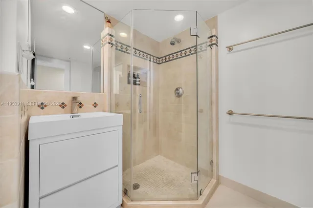 $4,000 | 800 Claughton Island Drive, Unit 2801, Miami, FL 33131