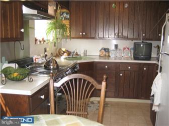2102 Vista Street Philadelphia, PA 19152 - Photo 5 of 12 Kitchen