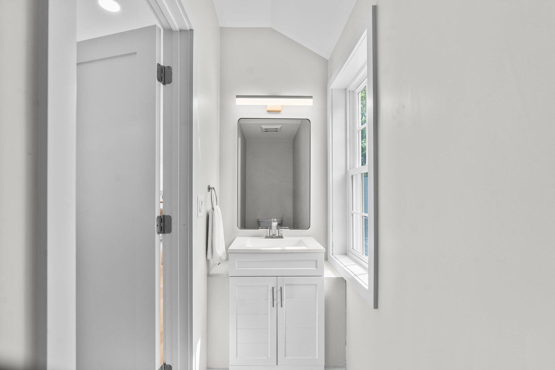 162 Main Street Osterville, MA 02655 - Photo 21 of 50 a bathroom with a sink