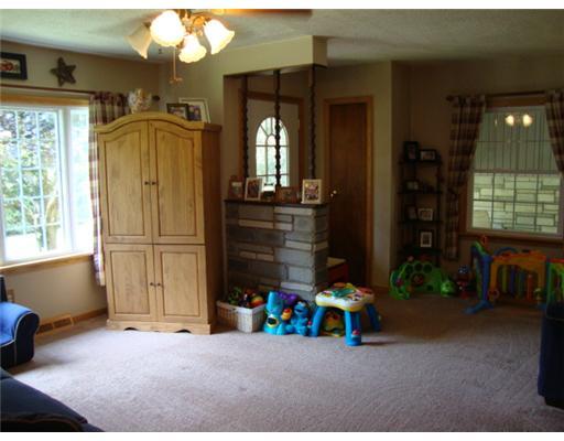 155 Mellingertown Road Mount Pleasant, PA 15666 - Photo 5 of 14 Living Room.