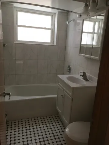 $1,595 | 5742 West Lawrence Avenue, Unit GS, Chicago, IL 60630