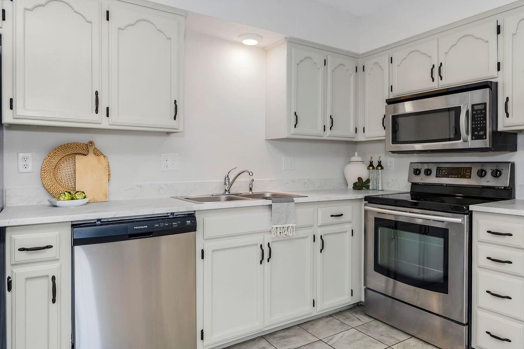 224 Southwest Pinetree Lane Lee's Summit, MO 64063 - Photo 11 of 29