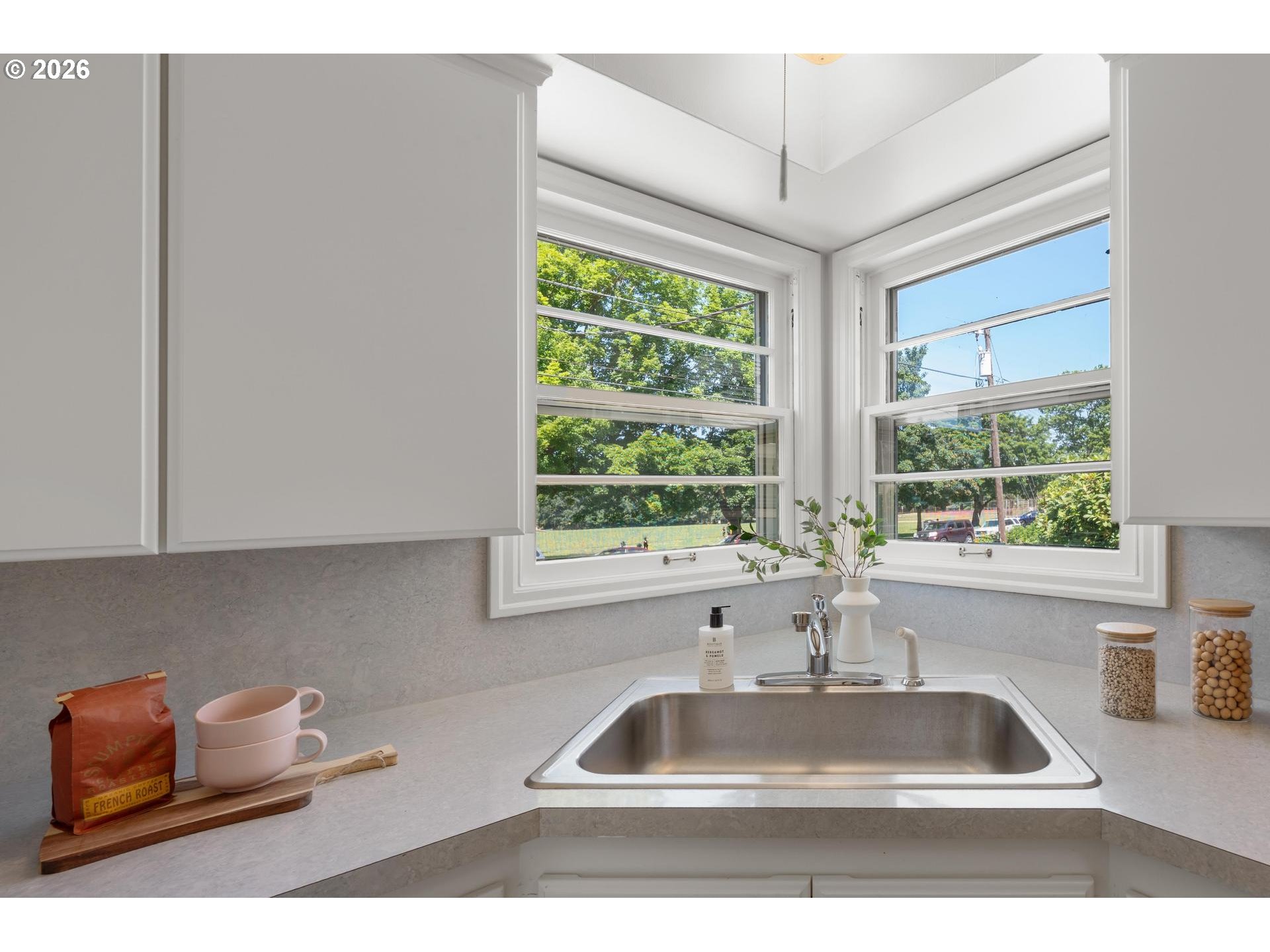 3814 Northeast Simpson Street Portland, OR 97211 - Photo 9 of 32