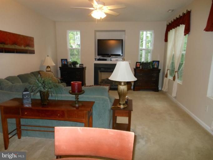 3563 Edgemont Street Edgewater, MD 21037 - Photo 4 of 22 Comfortable Family Room w/gas fireplace