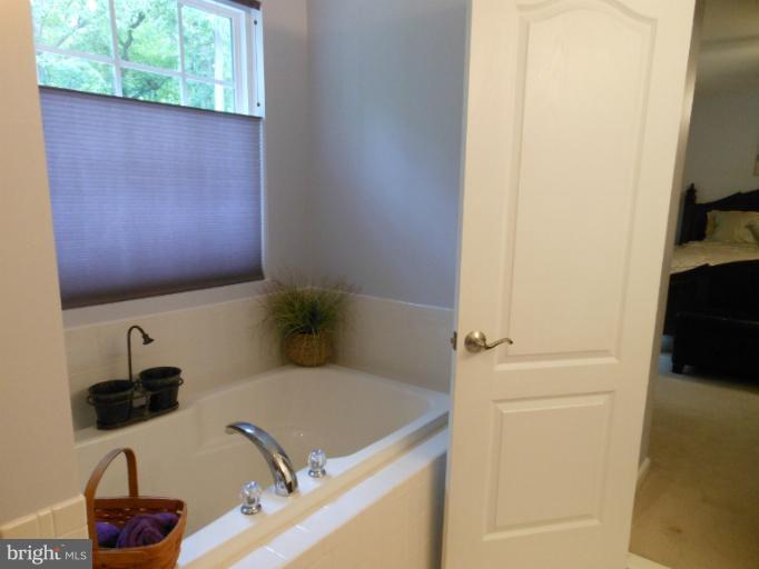 3563 Edgemont Street Edgewater, MD 21037 - Photo 5 of 22 Master Bath w/sep. shower/tub