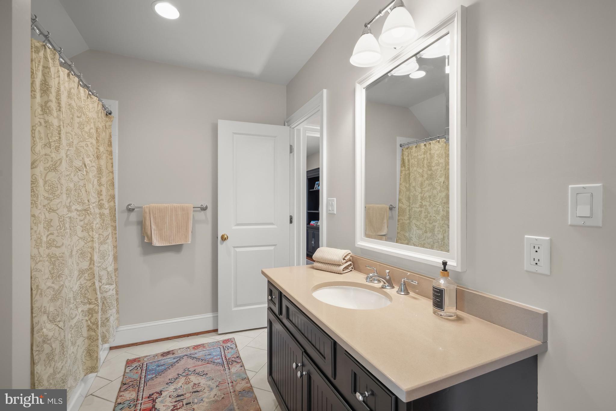 9908 Newhall Road Potomac, MD 20854 - Photo 30 of 44 Hall Bath