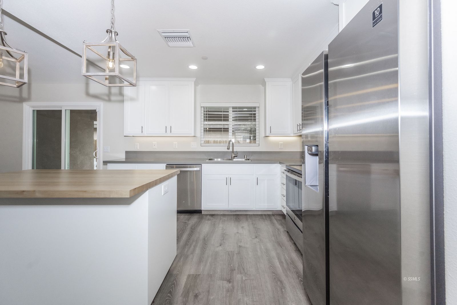 914 Mayo Street Ridgecrest, CA 93555 - Photo 8 of 48